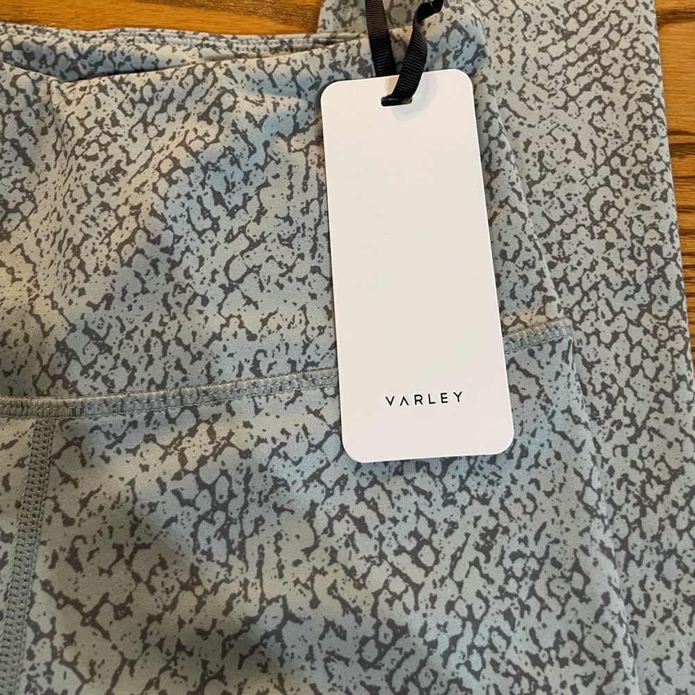 •Varley Gray Textured Leggings - Picture 7 of 9